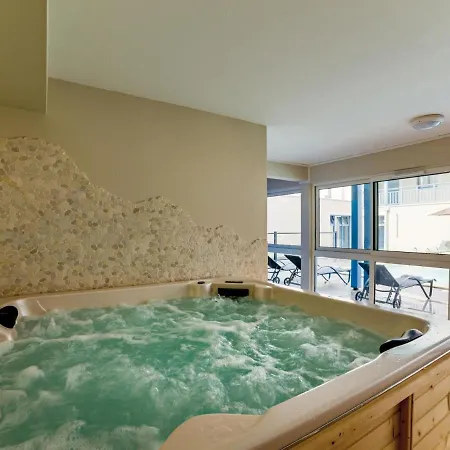 With Heated Pool In Biscarosse-plage * ביסקארוס